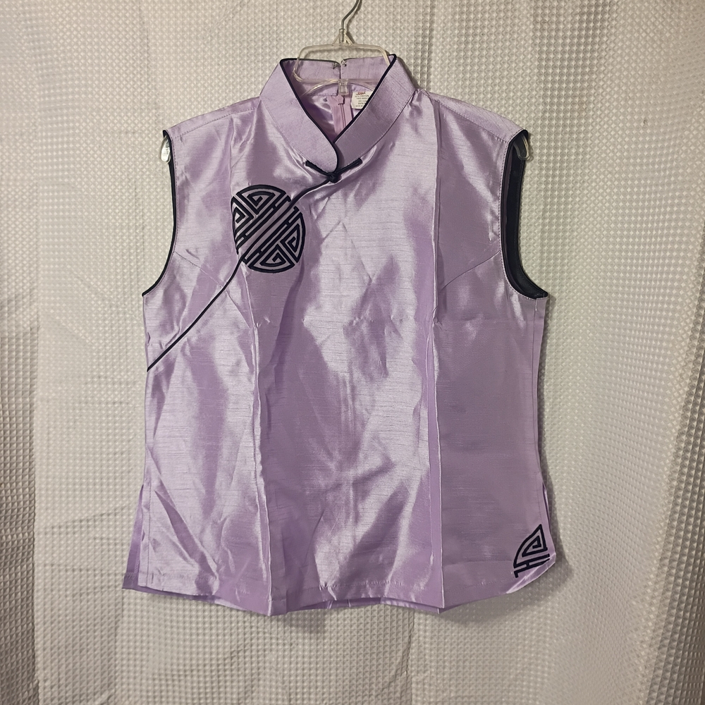 Sleeveless Mandarin Collar Tank Top in Lavender with Black Trim
